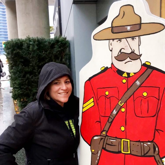 Meet  Your Posher Lori L - Picture 3 of 4